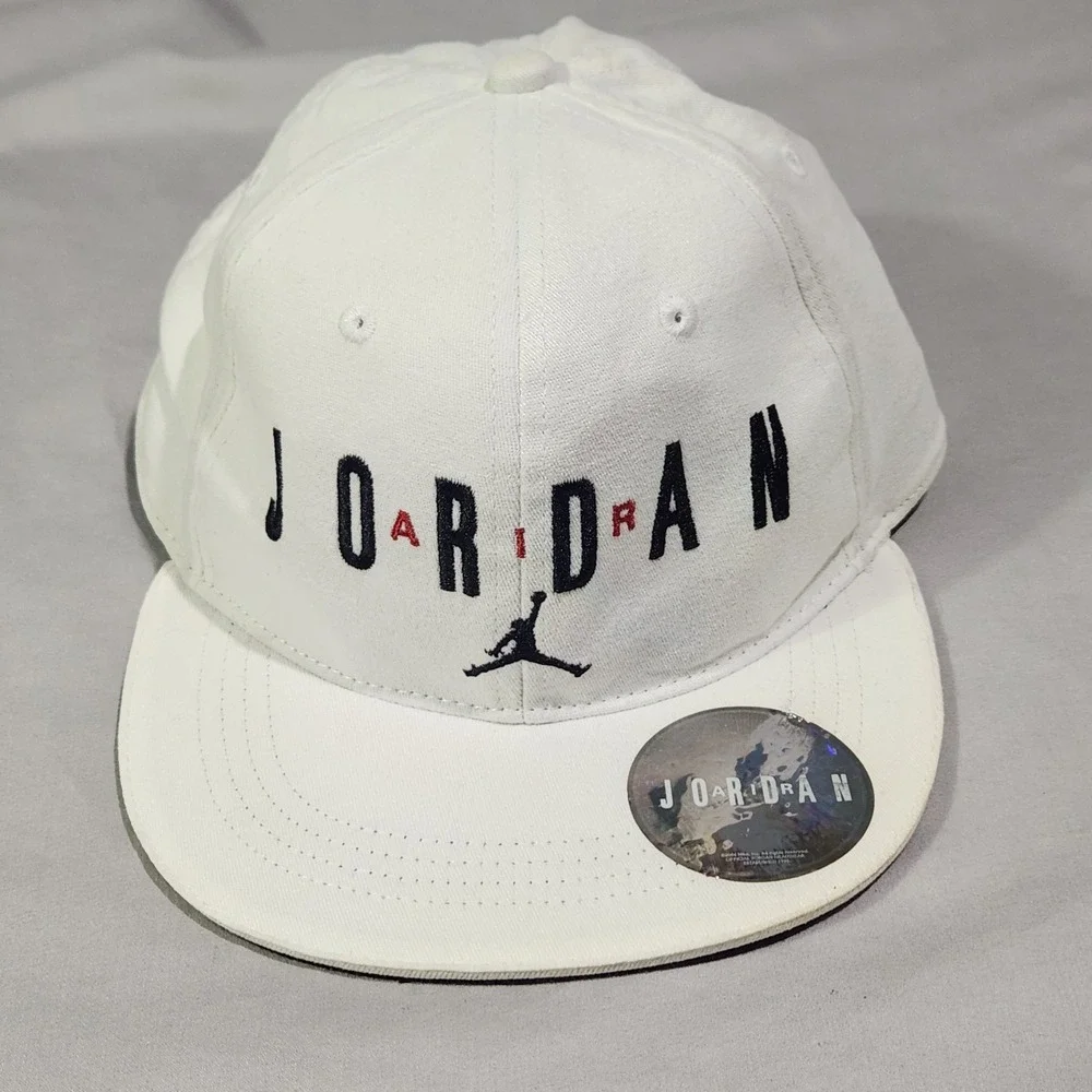 Jordan Snapback Hat Mens OS‎ White Excellent Embroidered Flat Brim Cap 8/20